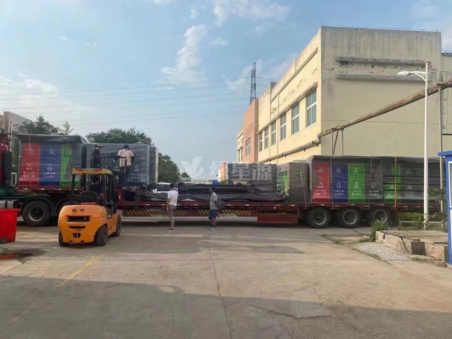 安（ān）徽垃圾分類智能垃圾箱第二批次（cì）發貨配圖一